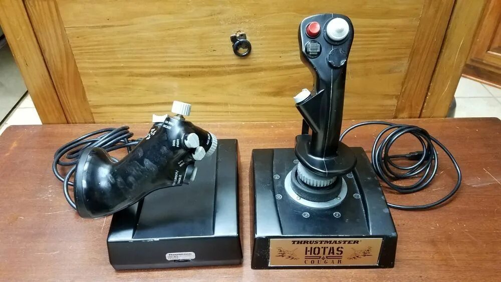 Джойстик ковша. Трастмастер Hotas cougar. Thrustmaster Hotas cougar f-16. F-16 Hotas. Thrustmaster джойстик Shell.