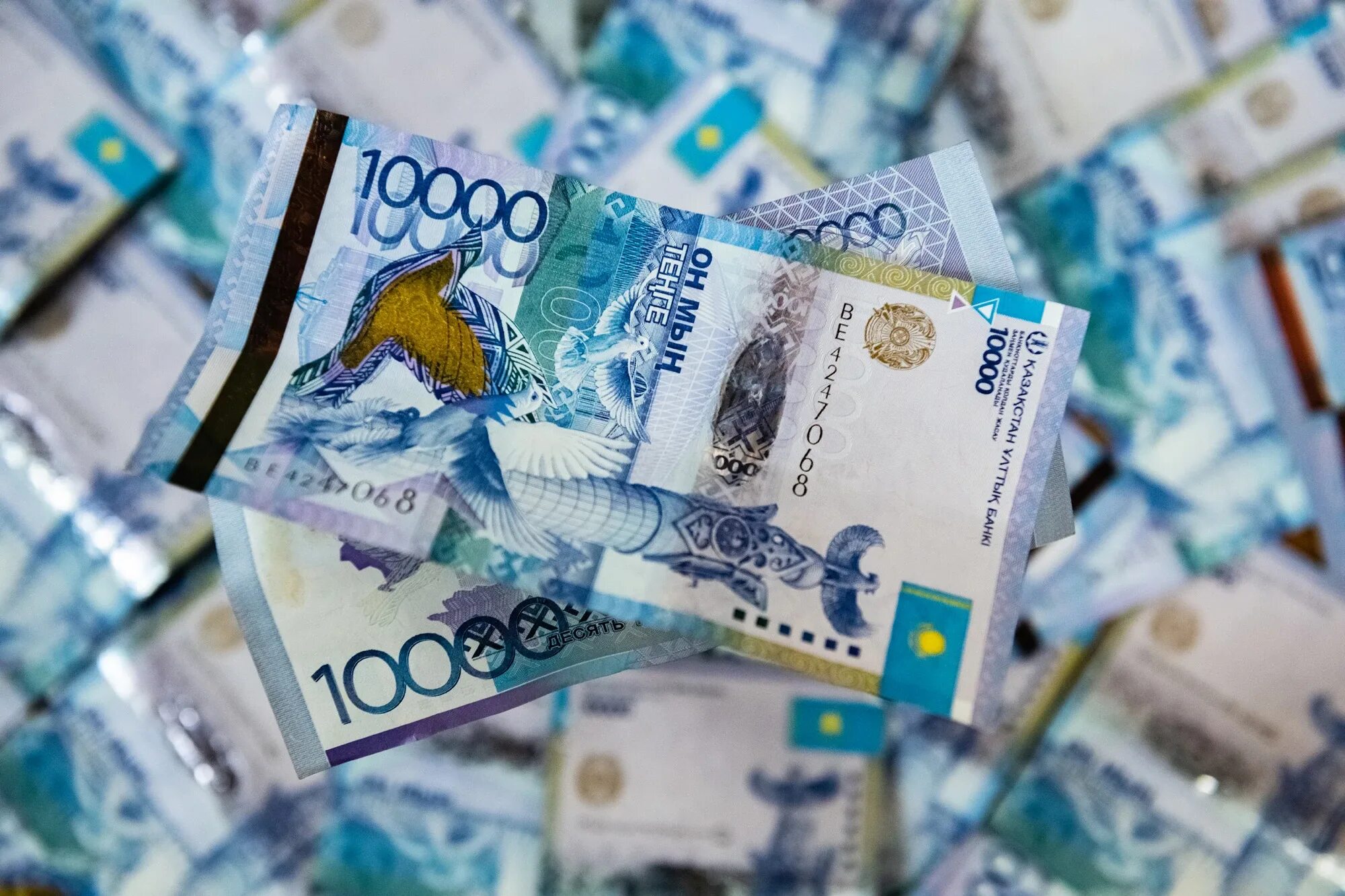 Деньги казахстана. Тенге без руки. Микрокредит казахстан. Микрокредит казахстан. Займ казахстан.
