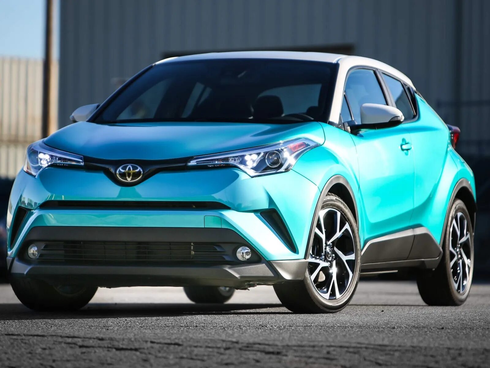 Новый авто тойота цены. Toyota c-HR 2018. Toyota Chr 2018. Chr Toyota 2018 года. Toyota c-HR 2015.