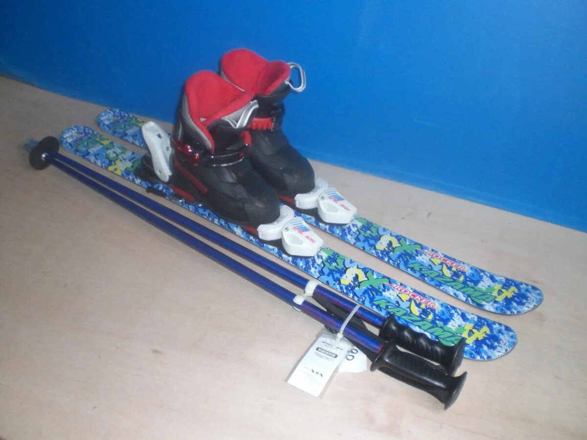 Лыжи детские с ботинками. Как подписать лыжи ребенку в школу. Лыжи ski race 2014 130. Лыжи quechua детские с палками. Лыжи палки ботинки чехол для лыж.