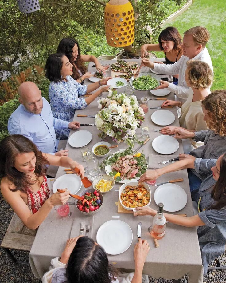 Dinner table family illustration. Тема семьи на круглых столах. Семейный завтрак. Круглый стол семья и семейные ценности. Тема семьи на круглых столах.