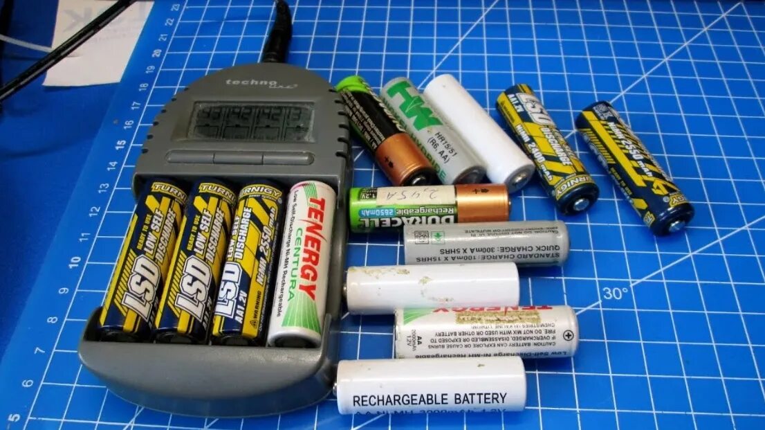 Электроника какие батарейки. UAS аккумуляторные пальчиковые батарейки 2500. Turnigy аккумуляторы АА. Аккумуляторы вместо батареек. Аккумулятор вместо батареек ААА.