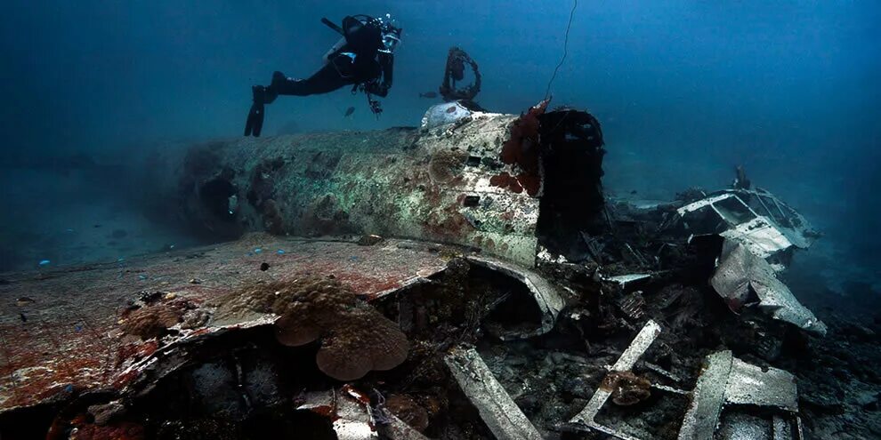 Лагуна Чуук (трук) в Микронезии. Лагуна погибших кораблей Чуук (Chuuk Lagoon) Микронезия. Острова Чуук подводное кладбище кораблей. Лагуна трук в тихом океане. Самолет на дне океана