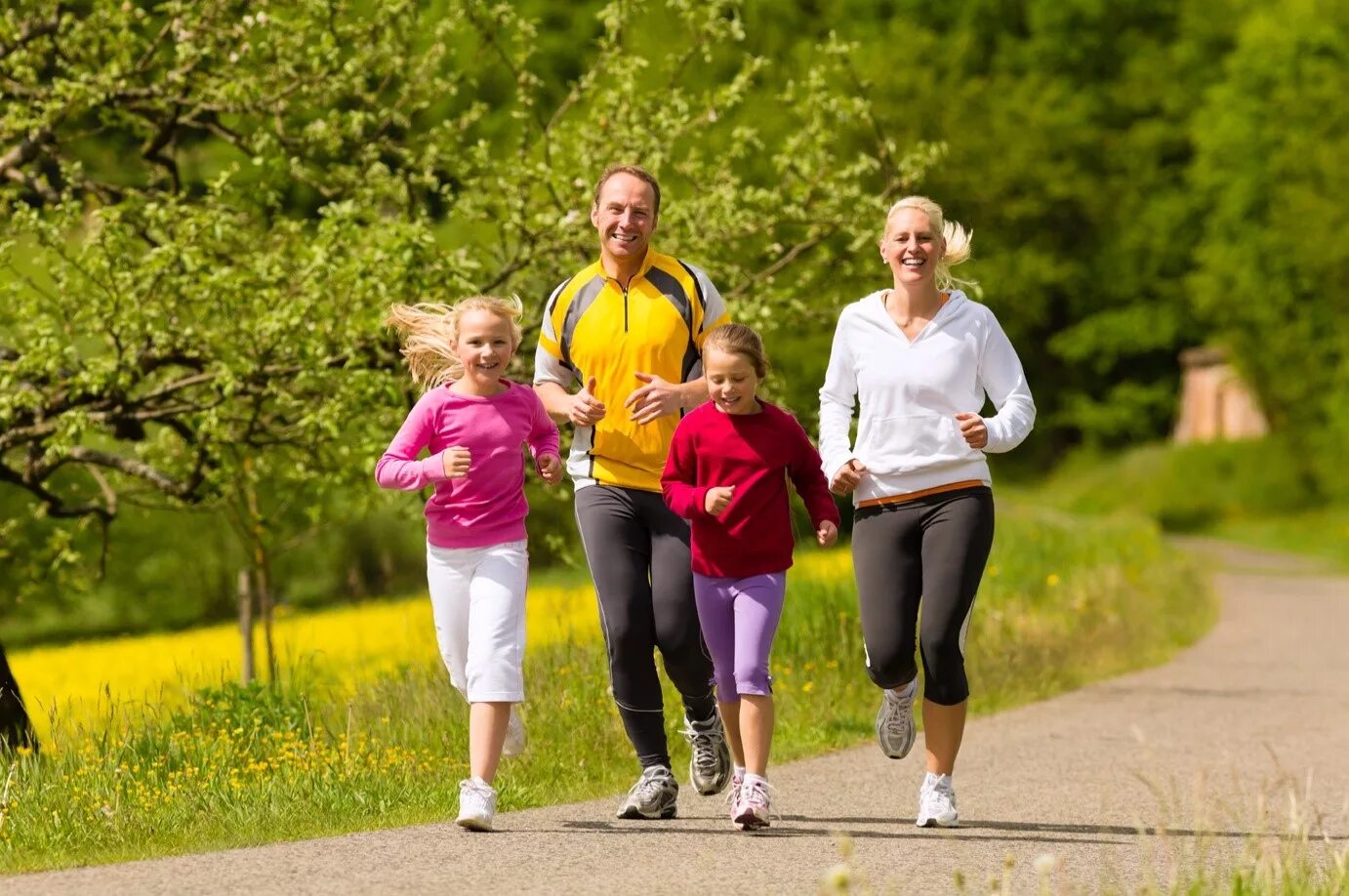 Новости жизни и здоровья. Прогулки на свежем воздухе. Занятия спортом на свежем воздухе. Активный образ жизни. Спортивная семья.