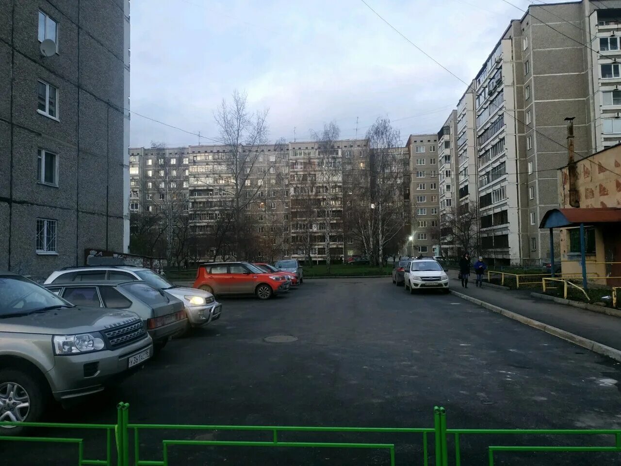 Банк уралсиб екатеринбург. 71-405 екатеринбург. Трамвай 24 екатеринбург. Трамвай в метро. Фото ульяновск трамвай 2021.