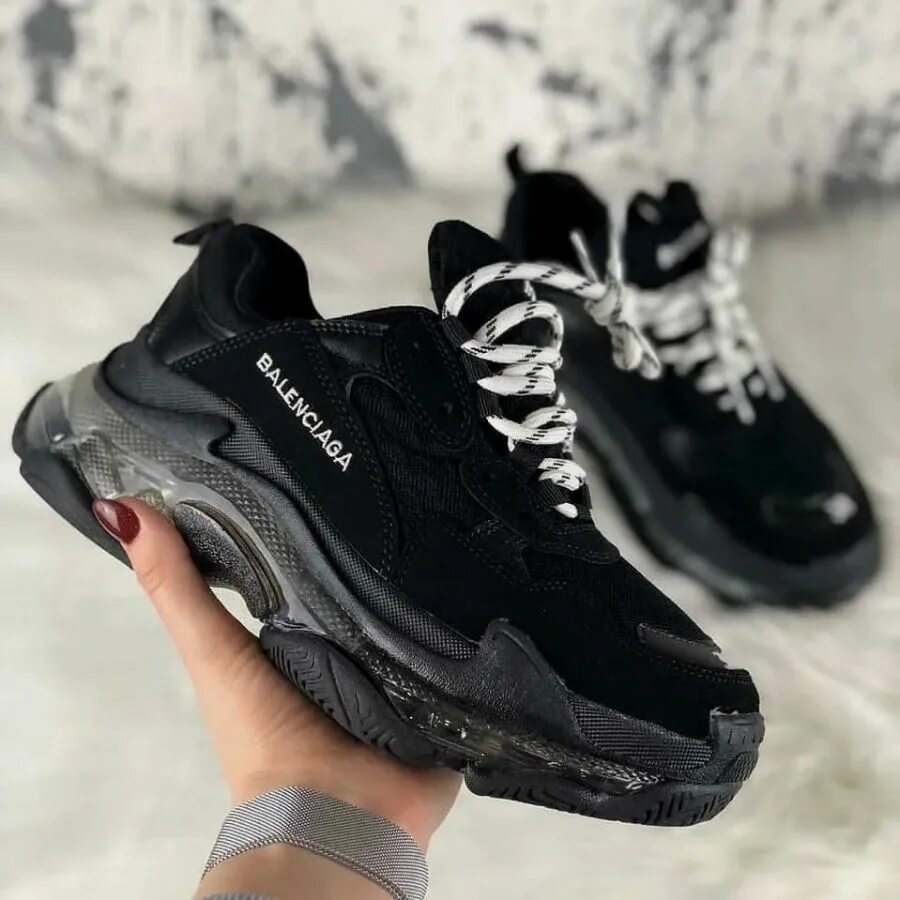 Кроссовки баленсиага черные. Баленсиага Triple s Black. Кроссовки Баленсиага трипл с. Кроссовки Balenciaga Triple s Clear. Баленсиага трипл s мужские черные.