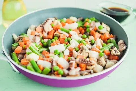Морской коктейль с овощами
