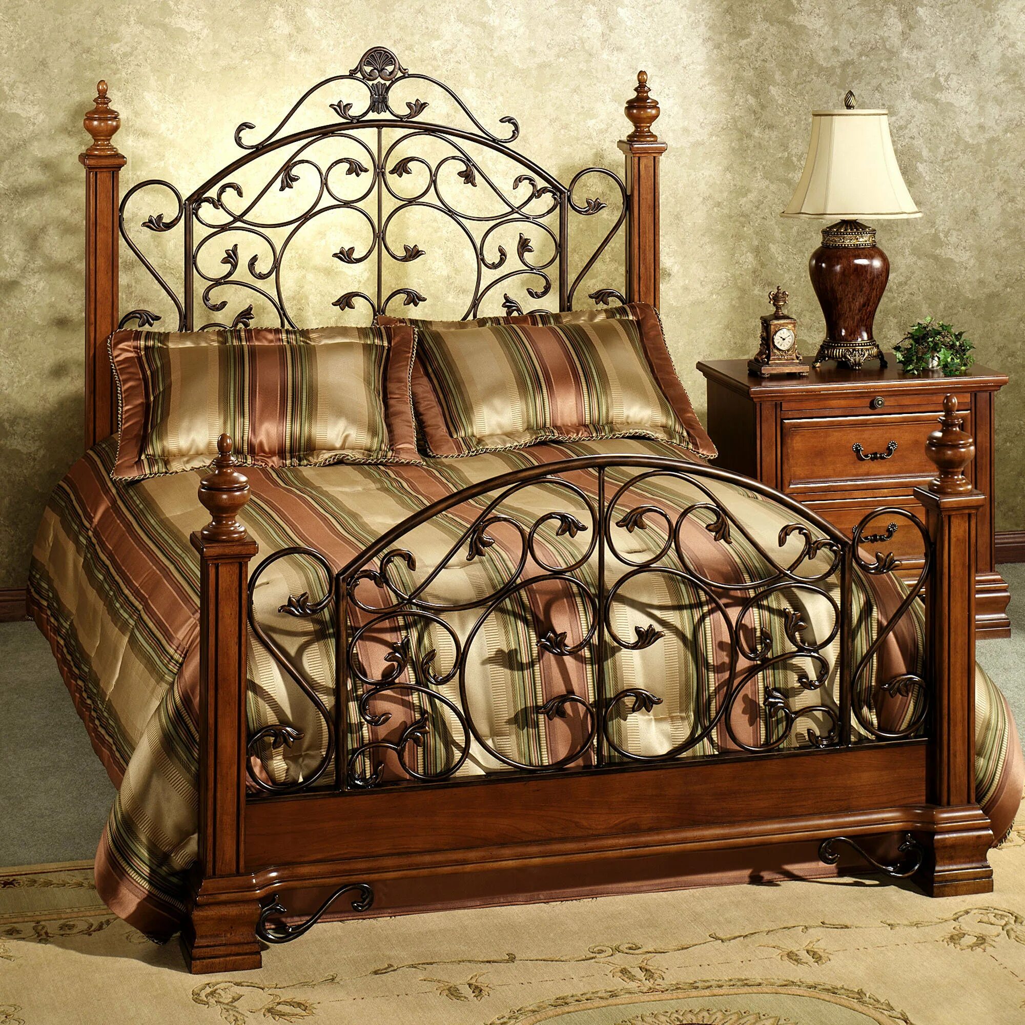 Куплю старые кровати. Старинная кровать. Старинные кованые кровати. Старинная металлическая кровать. Старинная кованная кровать.