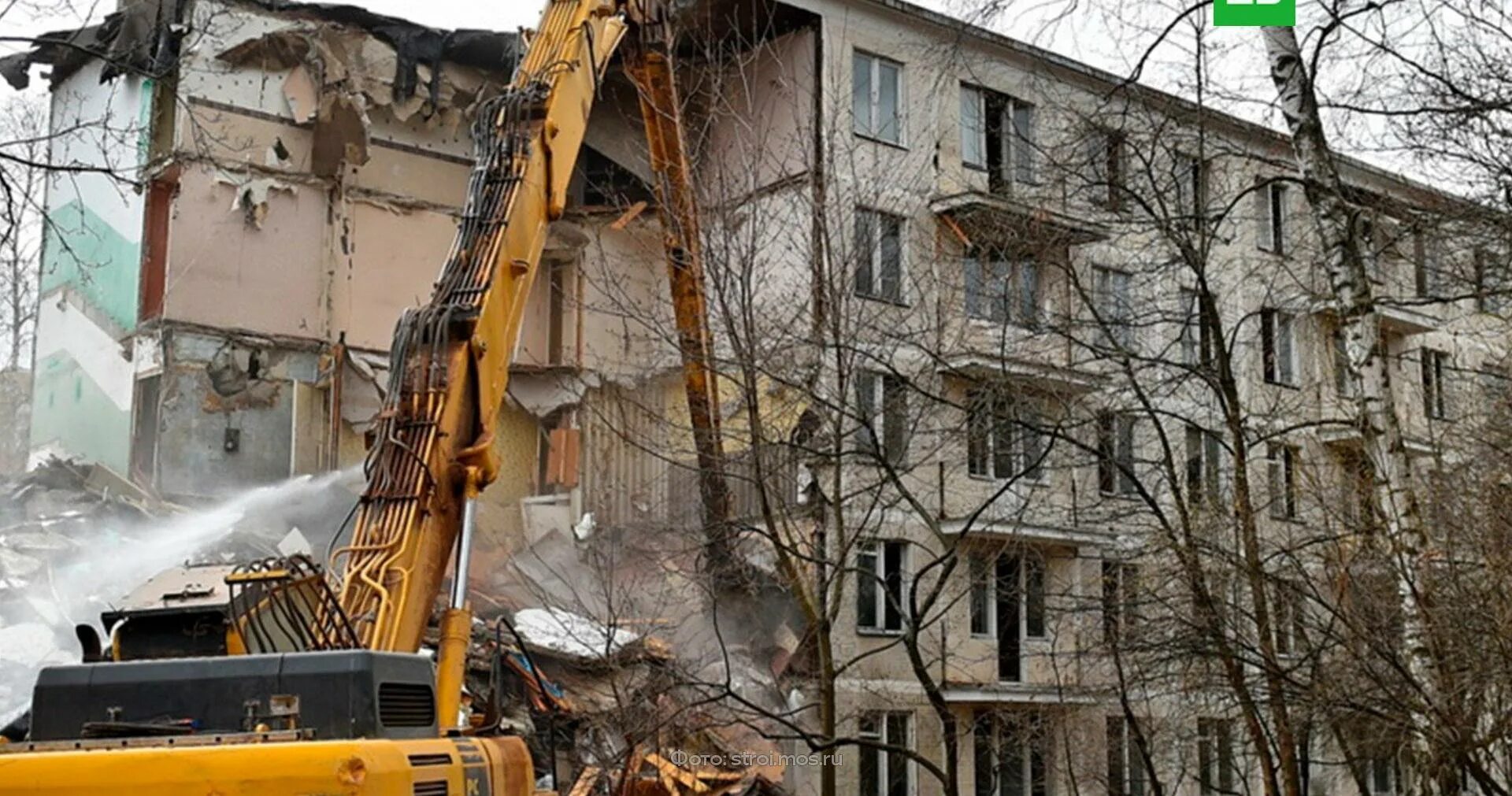 Снос расселенных домов. Слом жилого дома. Снос расселенных домов. Аварийные дома. Переселение из ветхого жилья.