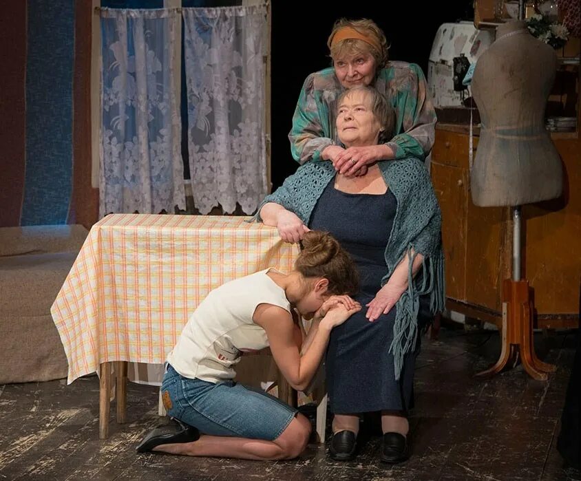 Репертуар театр у никитских. Режиссер театра у никитских ворот. Репертуар театр у никитских. Песни нашего двора театр у никитских ворот. Спектакль лолита у никитинских ворот.