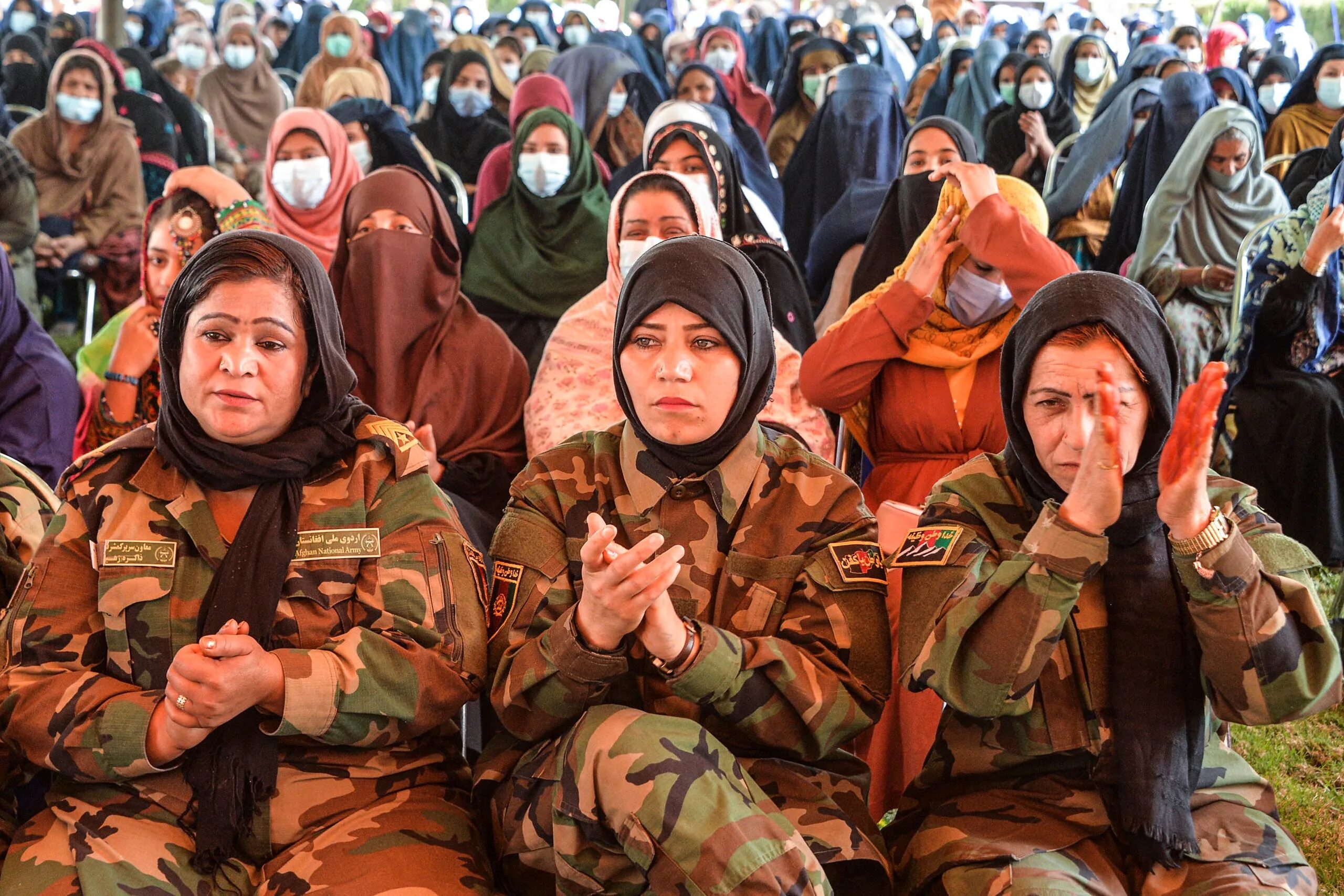 кабул афганистан женщины одежда. многоженцы афганистан. афганские женщины. девушки афгана. афганка женщина.