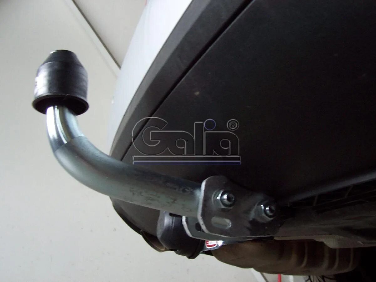 Купить Фаркоп для Volkswagen Passat B6 седан,универсал 2005-2010, GALIA V062A в 