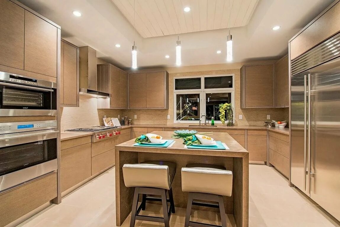 М. П-образная кухня. Дизайн кухни 13 м2. М. 10 м2.