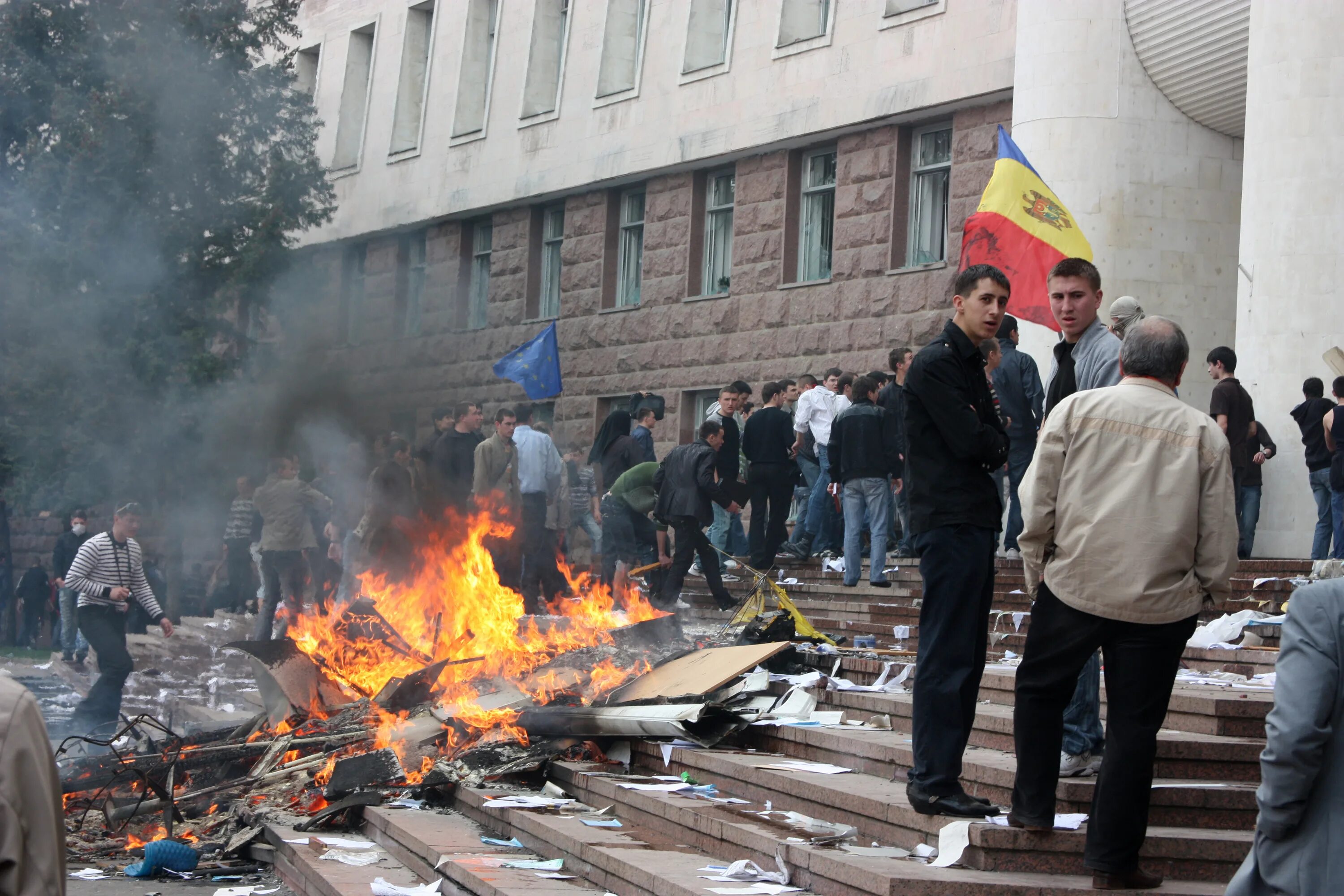 Обстановка в молдавии. 7 Апреля 2009 беспорядки в Кишинёве.