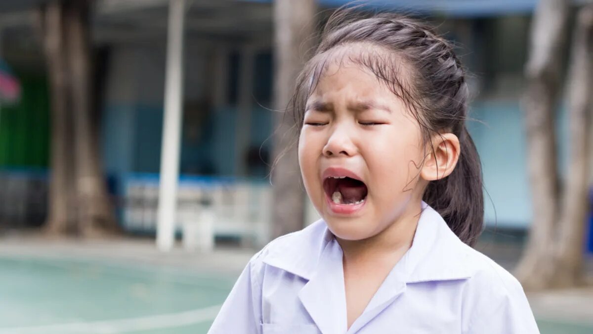 Crying school. Плачущие китайские дети. дети азиаты эмоциональные. девочки crying.