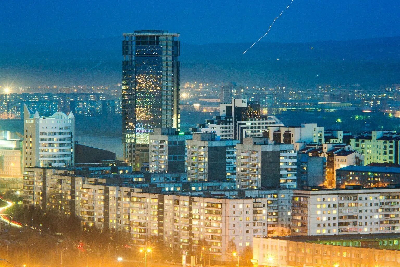 Город Красноярск. Ночной Красноярск взлётка. Красноярск виды города. Ночной Красноярск Советский район