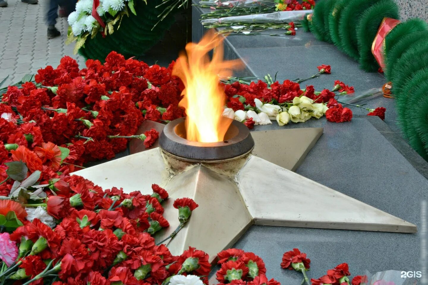 Памятник вечный огонь. Как называется вечный огонь. Вечный огонь памятники второй мировой войны. Великая отечественная война вечный огонь. Как называется вечный огонь.