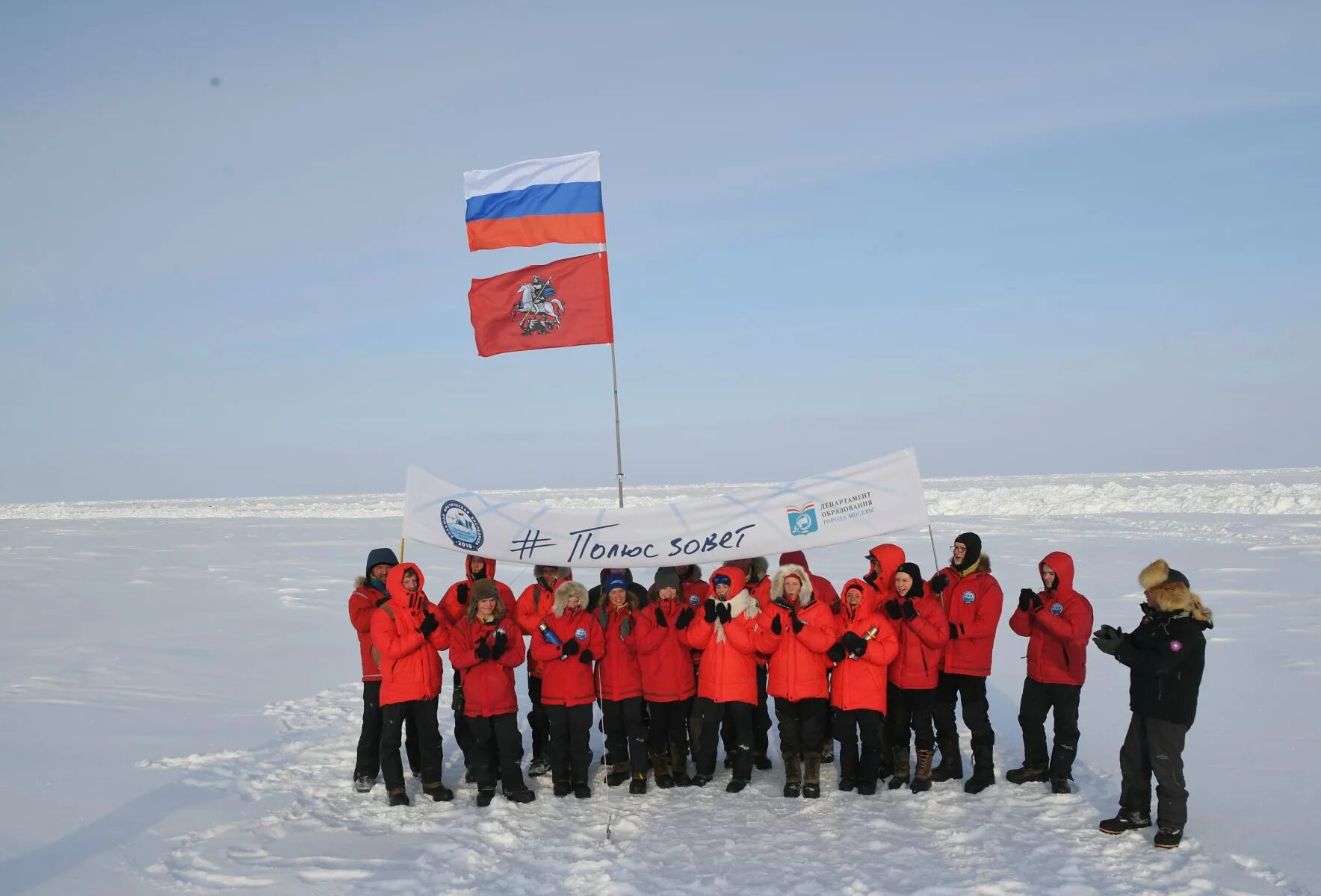 Дмитрий шпаро на северном полюсе. Северный полюс. Ледокол северный полюс. Экспедиция на северный полюс. Экспедиция на северный полюс.
