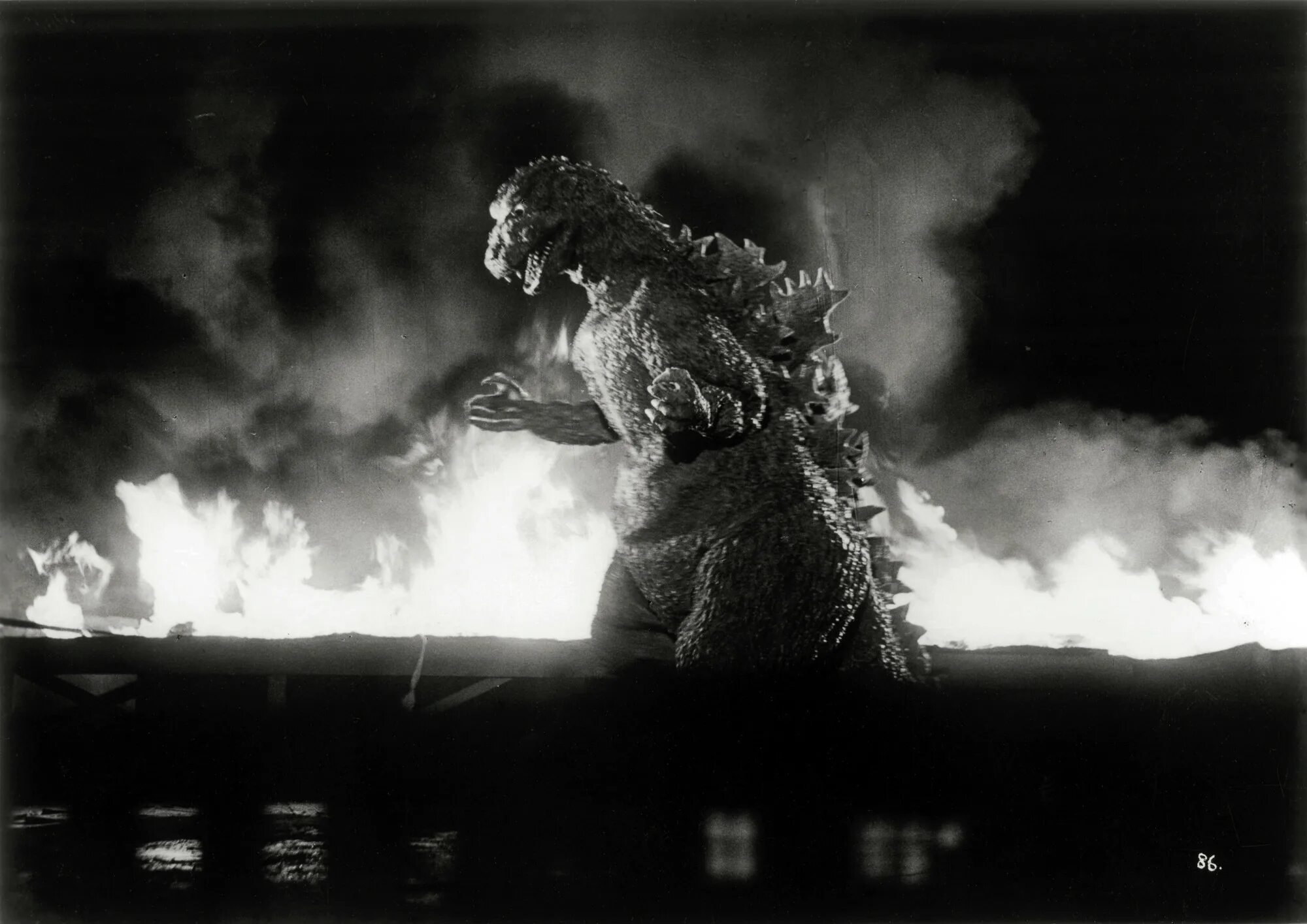 Godzilla 1954 atomic breath. Годзилла фильм 1954. Годзилла фильм 1954. Годзилла первый фильм 1933. Фильм - годзилла (gojira, 1954).
