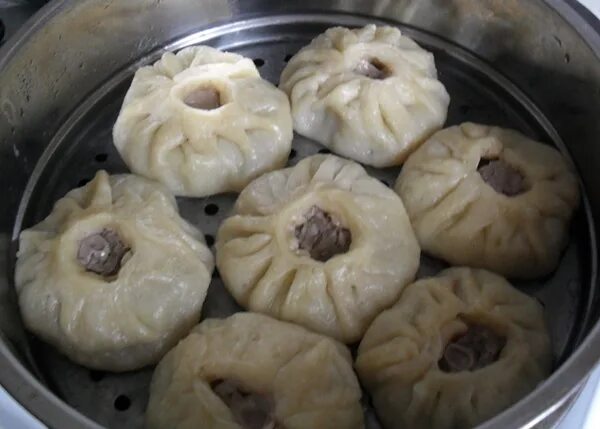 Буузы бурятские позница. Буузы бурятские. Бурятские манты буузы. Буузы бурятские. Буузы бурятские позница.