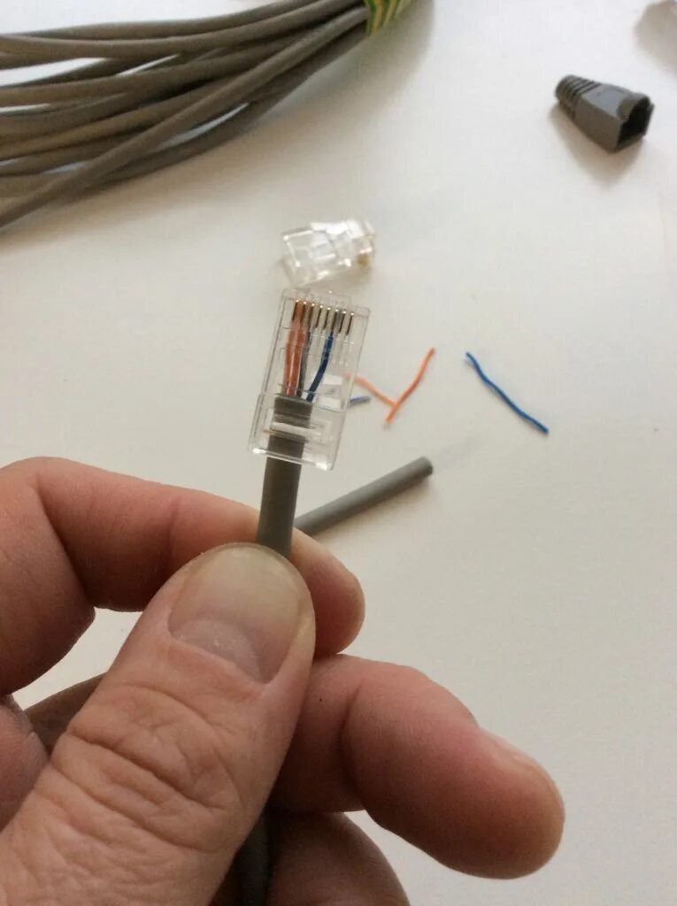 Как правильно вставить провода в коннектор 4 провода. Коннектор на 4 провода от Ростелекома. Сломался штекер от интернет кабеля. Починить интернет кабель.