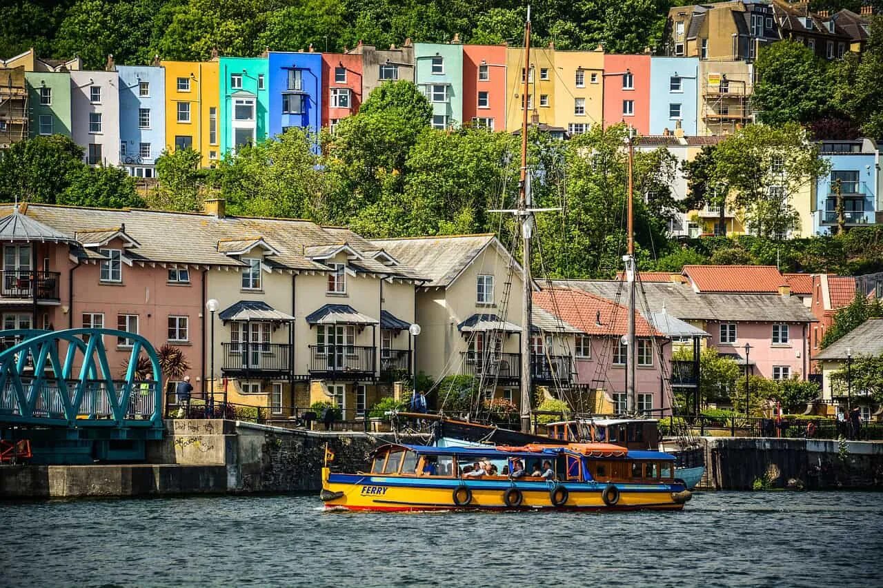 Bristol town. Bristol town. Бристоль город в великобритании. Бристоль англия порт. Бристоль порт.
