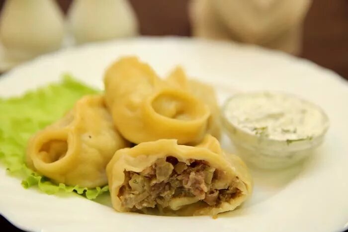 Джусай манты. Манты с рубленным мясом. Манты с картошкой и курицей кубиками. Манты с рубленным мясом и картошкой. Манты с картошкой.