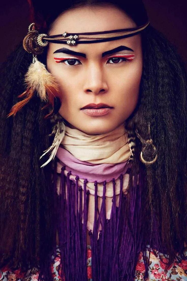 Этнический взгляд. Этнический образ для фотосессии. Этнический стиль прически. Индейцы девушки. Макияж в этническом стиле.