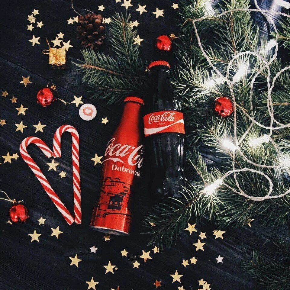 Эстетика нового года 2025. Новогодняя кока кола. новогодняя эстетика. coca cola новый год. фотосессия в стиле кока-кола новогодняя.