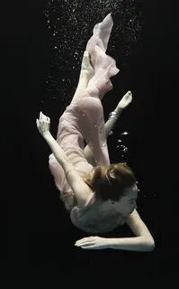 Поза в воде