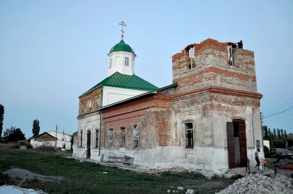 Никольское свердловская область сысертский. Никольское на Еманче храм. Церковь село Никольское на Еманче. Храм Николая Чудотворца Хохольский район Воронежская область. Никольское на Еманче Воронежская область.