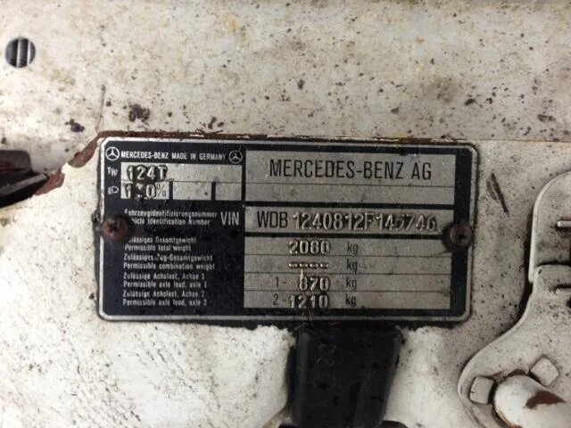 Вин номер мерседес w124 1995 2. Табличка вин 211 мерседес. Вин 124. Vin кузова мерседес 124. Мерседес w124 вин номер.