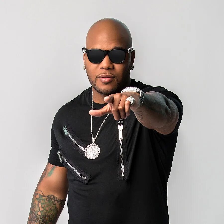 Песня flo rida low. Флорида рэпер. Flo Rida 2021. Рэпер флоу Райда. Flo Rida Rapper 2008.