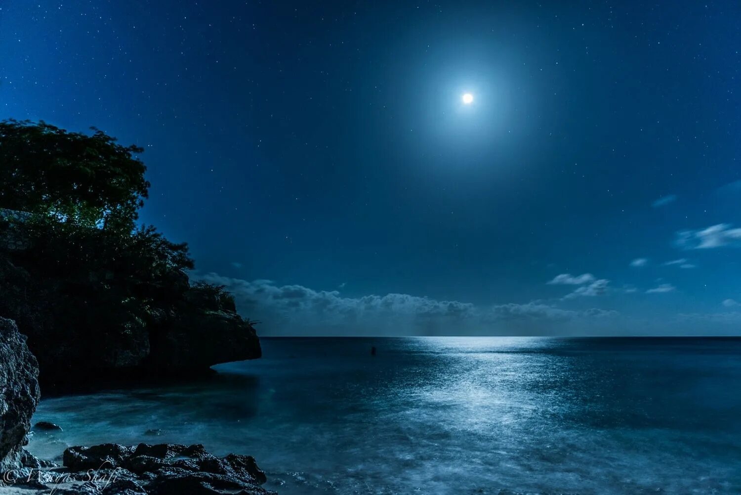 Какой лунной ночью. Ночное море. Ночь в море. Ночной пейзаж. Лунная ночь.