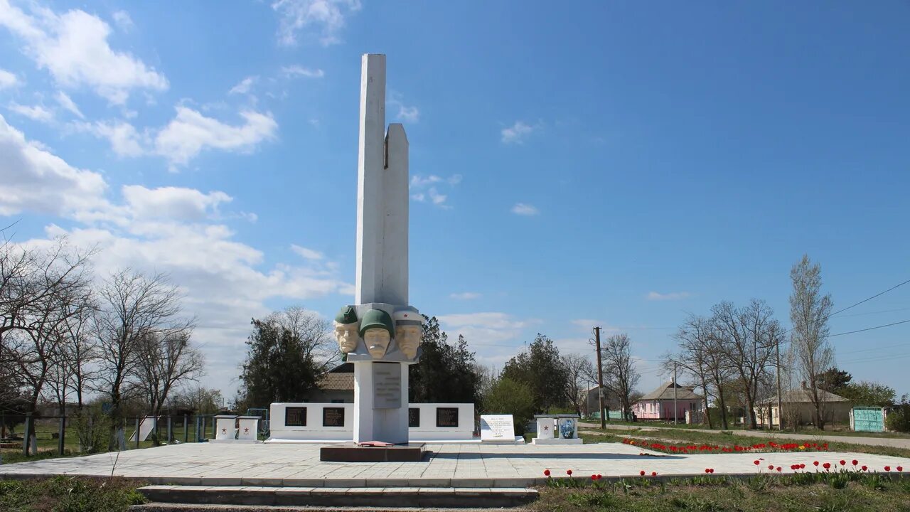 Чем отличается памятник мемориал и обеликс