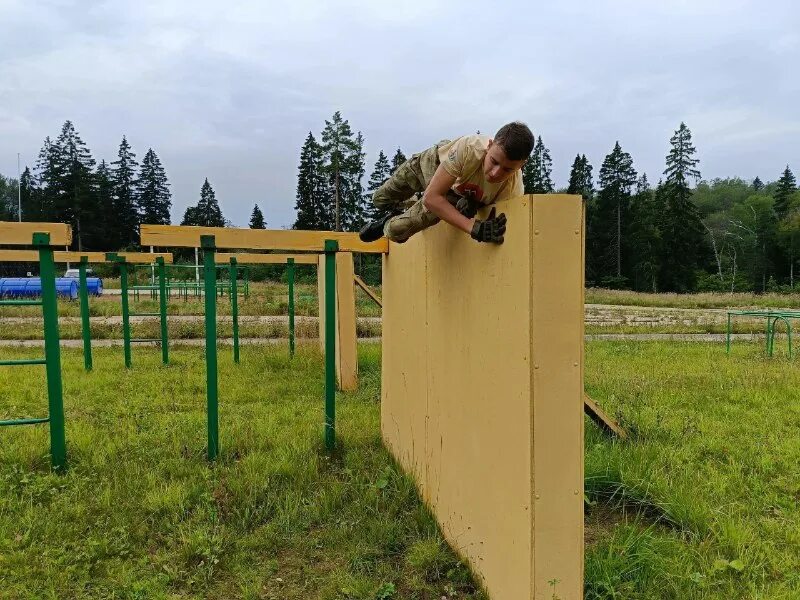 игра fall guys: ultimate knockout. бегущие человечки игра. игра на воде с препятствиями. полоса препятствий игра. гонки препятствия игра андроид.