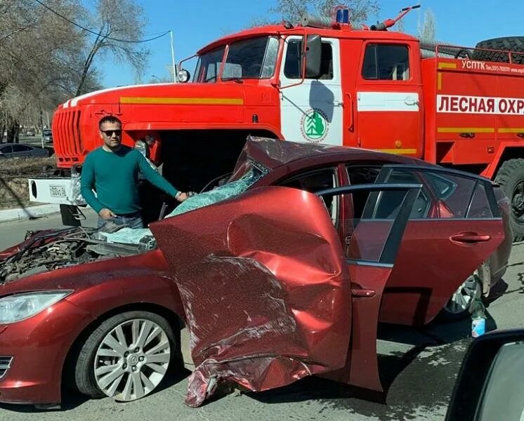 Авария Оренбург красная Мазда.