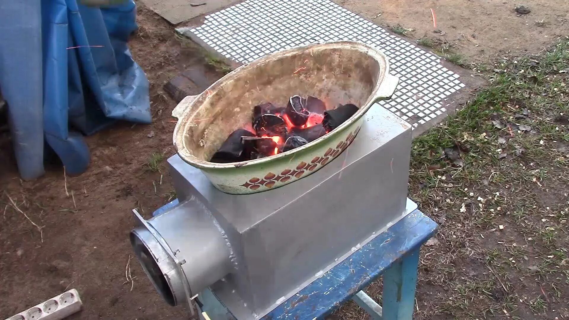 Показать горн. Кузнецкий горн. Горн кузнечный. Угольный горн. Компактный кузнечный горн ..