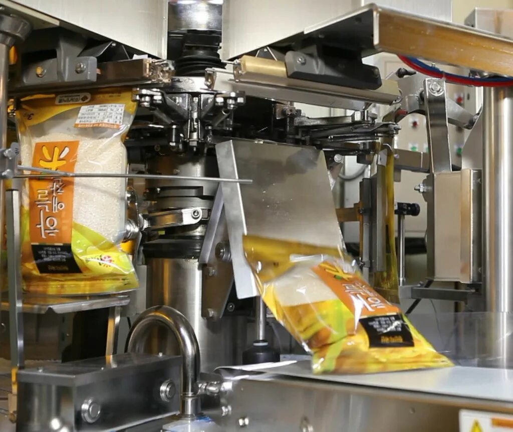 Food Plate Packing Machine. Food processing Machine. Фуд машина 2023.