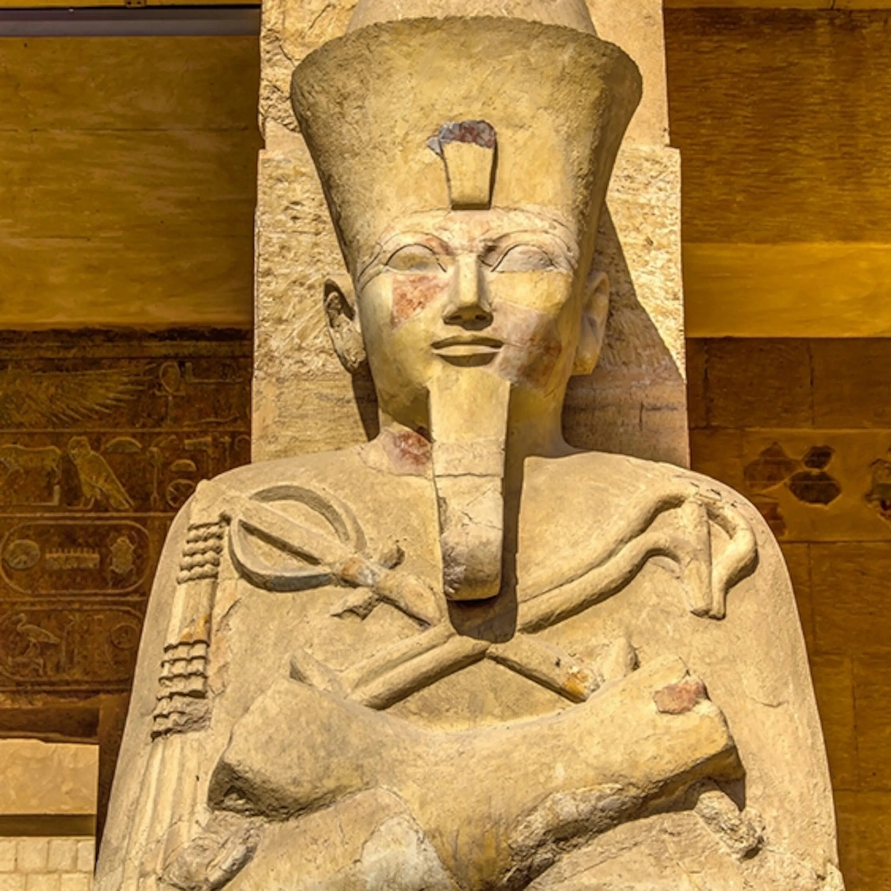 Хатшепсут. Фараоны Египта Хатшепсут. Хатшепсут женщина-фараон. Статуя Хатшепсут. Скульптура царицы Хатшепсут.