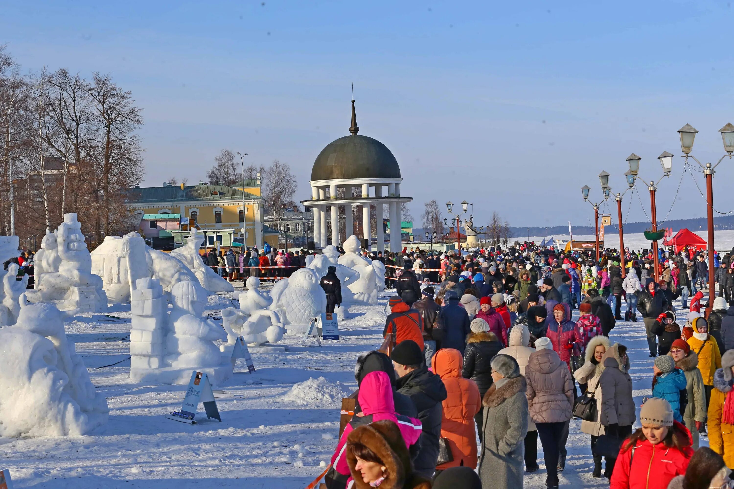 Набережная Петрозаводска зимой. Онежская набережная в Петрозаводске зимой. Карелия Петрозаводск набережная. Набережная Онежского озера зимой. Петрозаводск экскурсии на день