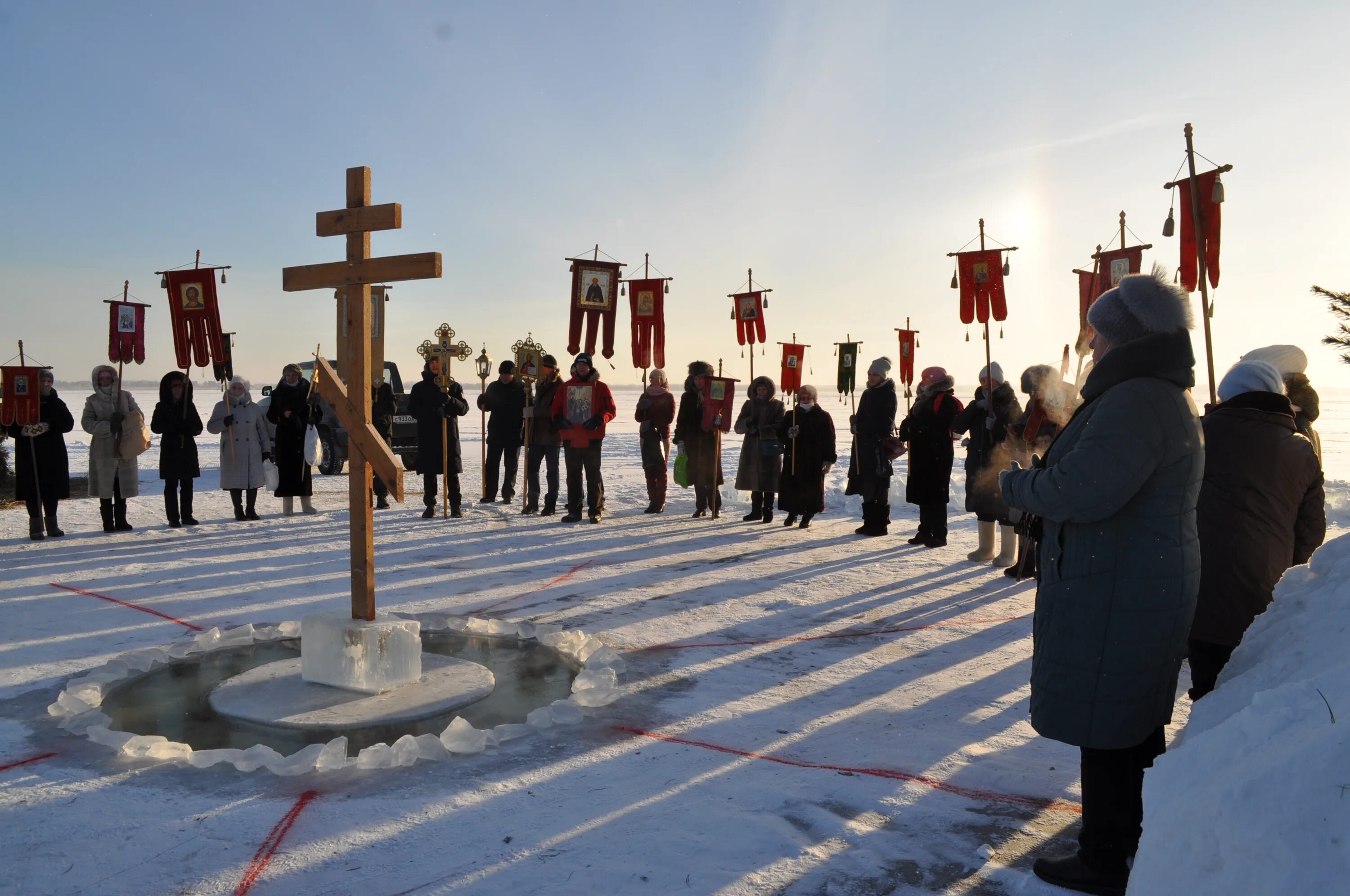 купель на морозе. крещение 2021. купель крещение 2021. Turistclub. крещенские купания томск.