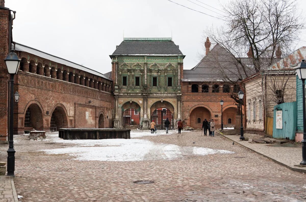 Крутицкое подворье масленица. Крутицкое подворье 1940е. Крутицкое подворье люди. Крутицкое подворье старые фото. 4-Ый Крутицкий переулок.