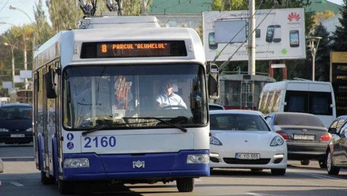 Остановка приезд. Транспорт Кишинев. Общественный транспорт Кишинева. Троллейбус Кишинев. Троллейбусы Молдовы Кишинев.