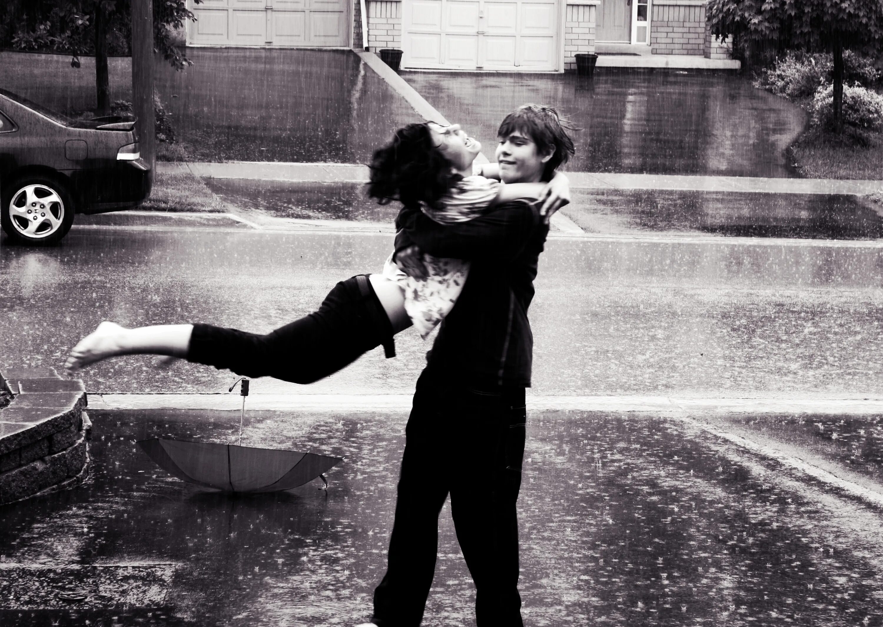Танцевала с другим парнем. Двое под дождем. Танцы под дождем. Гулять под дождем. Любовь под дождем.