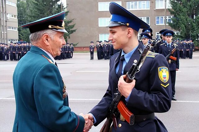 Академия ФСО России форма курсантов. Академия ФСО Орел форма. Офицер охраны ФСО. Курсантская форма ФСО.