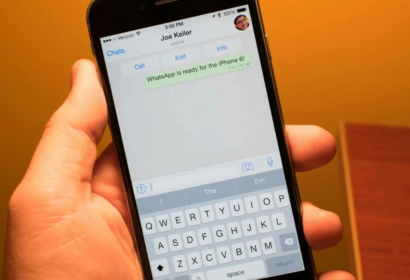 Переписка со смайликами. Whatsapp на айфоне. Ватсап на 6s. Whatsapp ios 6. Ватсап на 6s.