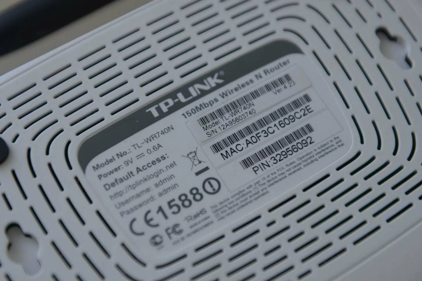 Tp link tl wr841n наклейка. Tl-wr841n | n300 wi-fi роутер. Роутер меркусис наклейка сзади. Наклейка на роутере. Наклейка маршрутизатора.