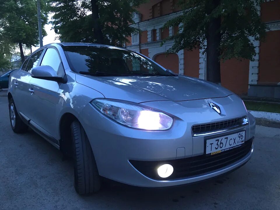 Как поменять лампочки на флюенс 10. Замена лампочек в головном свете. LED F3. Renault Fluence, 1,6 л, 2013 год