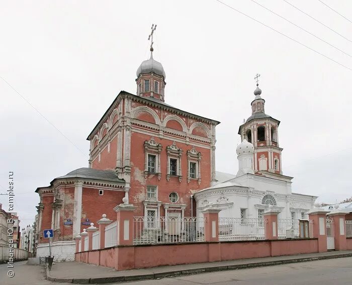 Бараши паломническая. Введенский храм в Барашах. Введенская Церковь Барашёвский переулок. Храм Вознесения в Барашах. Церковь введения в Барашах Москва.